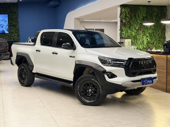 TOYOTA HILUX 2.8 D-4D TURBO DIESEL CD GR-S 4X4 AUTOMÁTICO TOYOTA HILUX 2.8 D-4D TURBO DIESEL CD GR-S 4X4 AUTOMÁTICO
